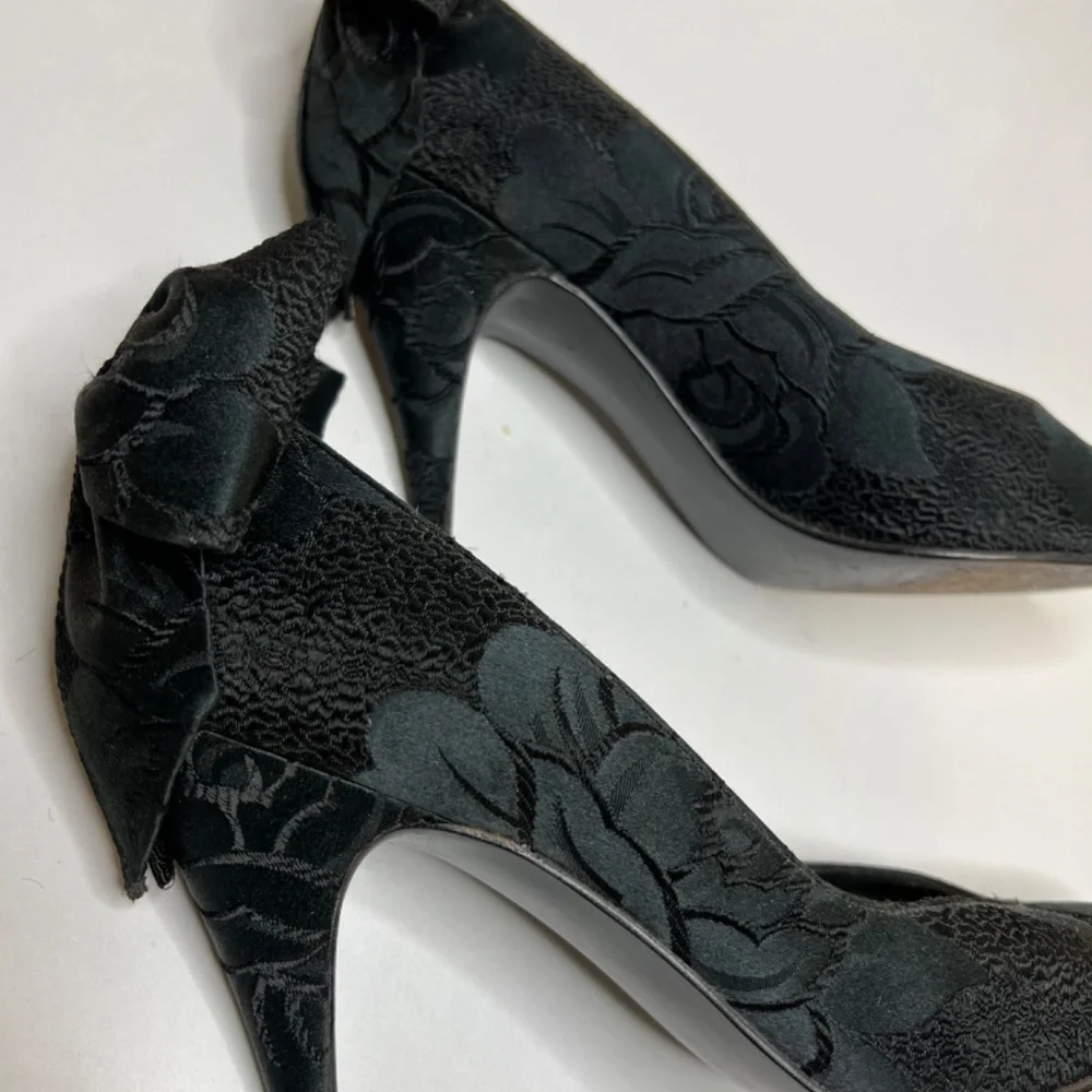 RARE Vintage Stuart Weitzman Satin Brocade Dress Heels with Bows - Picture 5 of 7